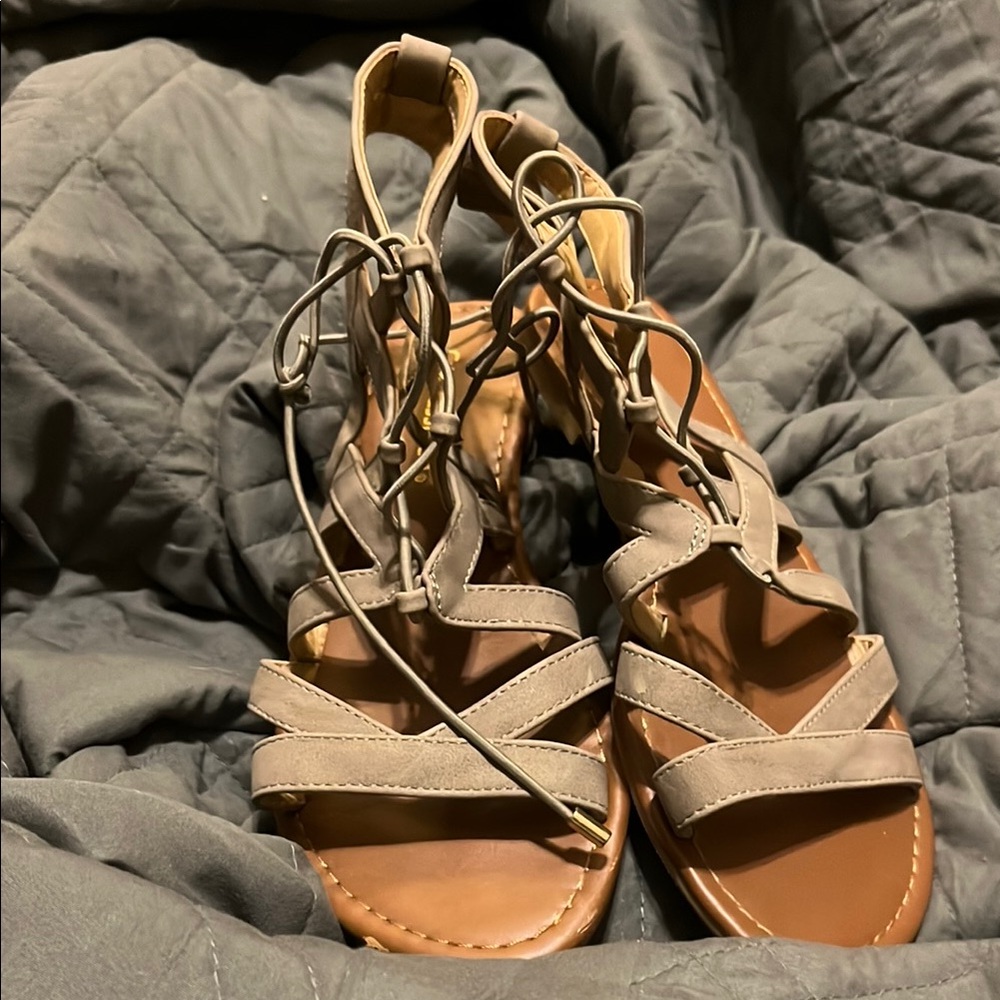 Elegant Tan Strappy Sandals